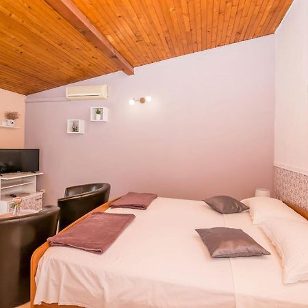 Apartments And Room Zinka 沃迪切 外观 照片