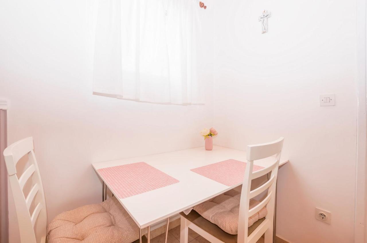 Apartments And Room Zinka 沃迪切 外观 照片