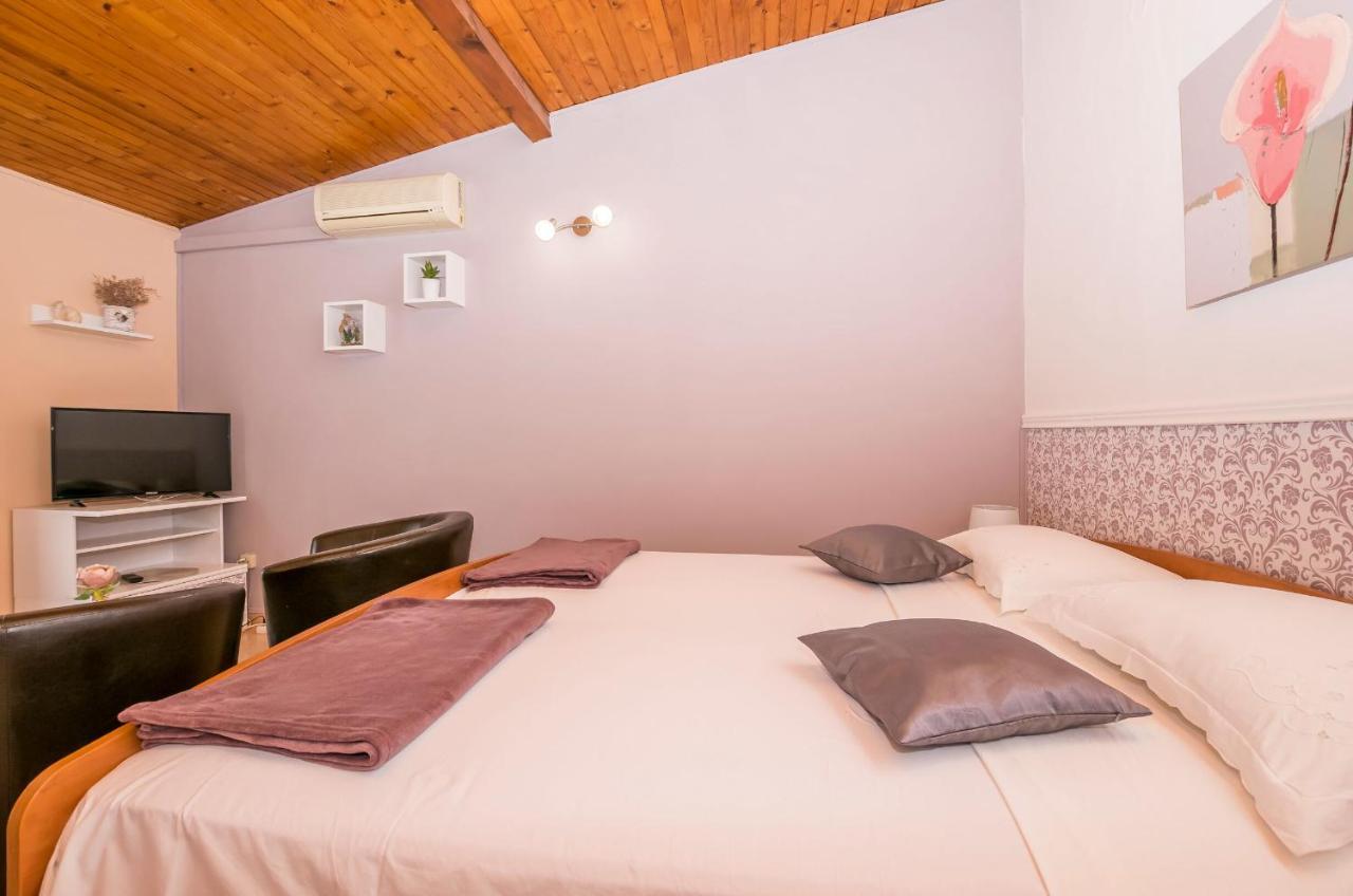 Apartments And Room Zinka 沃迪切 外观 照片