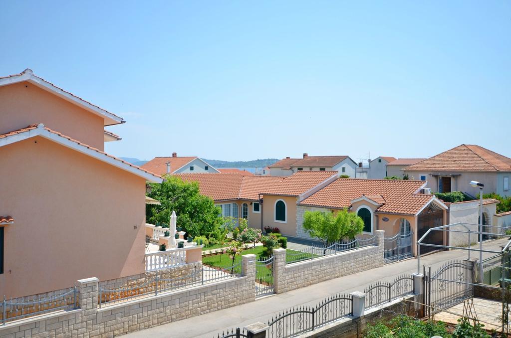 Apartments And Room Zinka 沃迪切 外观 照片